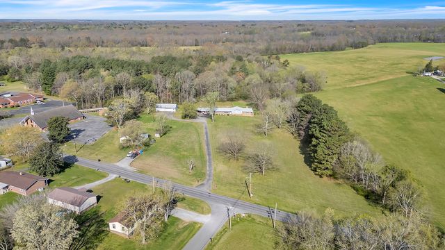 2209 E Lincoln St, Tullahoma, TN 37388