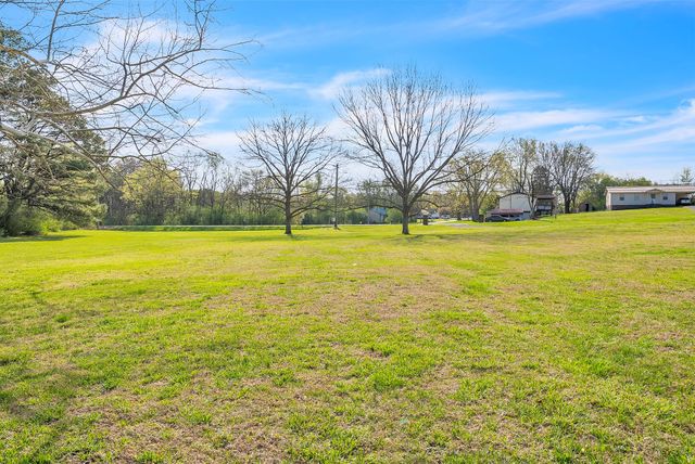 2209 E Lincoln St, Tullahoma, TN 37388