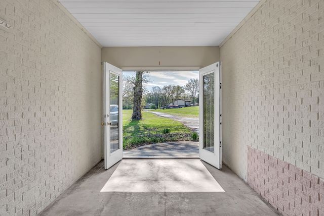 2209 E Lincoln St, Tullahoma, TN 37388