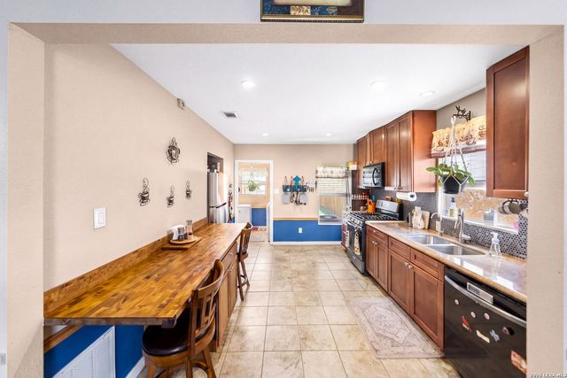 114 Smallwood Dr, San Antonio, TX 78210
