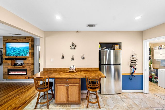 114 Smallwood Dr, San Antonio, TX 78210
