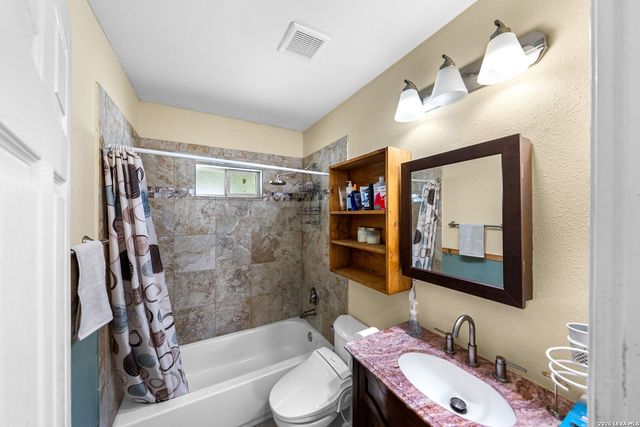 114 Smallwood Dr, San Antonio, TX 78210