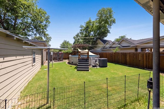 114 Smallwood Dr, San Antonio, TX 78210