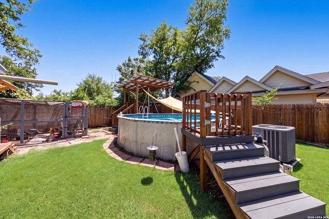 114 Smallwood Dr, San Antonio, TX 78210