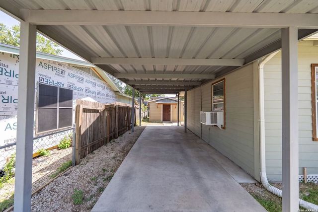 114 Smallwood Dr, San Antonio, TX 78210