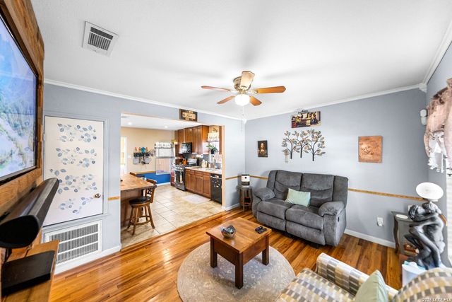 114 Smallwood Dr, San Antonio, TX 78210