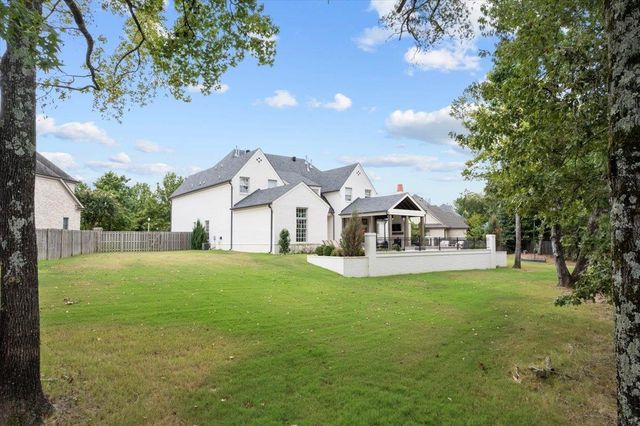 10394 N DUNCAN WOODS DR, Collierville, TN 38017