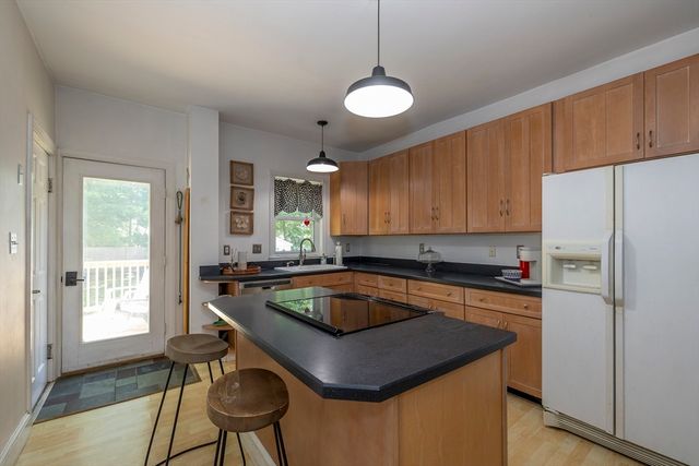 58 Maple Ave 58, Andover, MA 01810