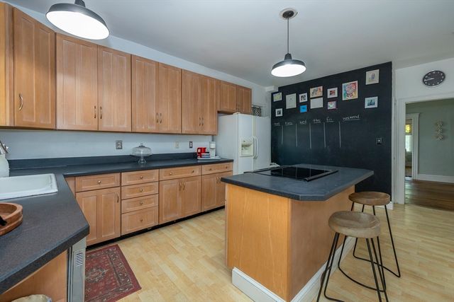 58 Maple Ave 58, Andover, MA 01810