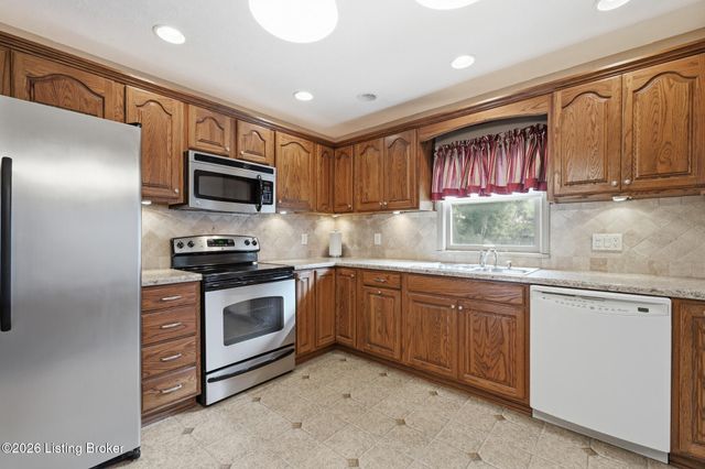 2109 Bridlewood Dr, Jeffersontown, KY 40299