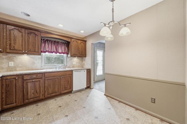 2109 Bridlewood Dr, Jeffersontown, KY 40299