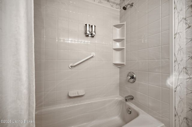 2109 Bridlewood Dr, Jeffersontown, KY 40299