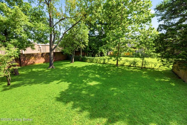 2109 Bridlewood Dr, Jeffersontown, KY 40299