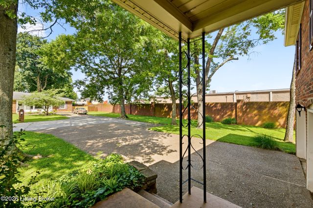 2109 Bridlewood Dr, Jeffersontown, KY 40299