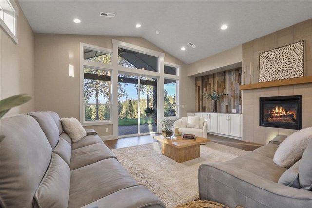 6815 S Wilcox Ln, Spokane, WA 99206