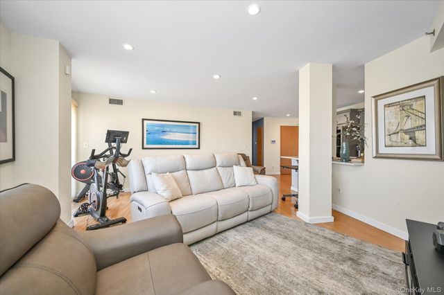 81-14 Queens Boulevard PH6C, Elmhurst, NY 11373