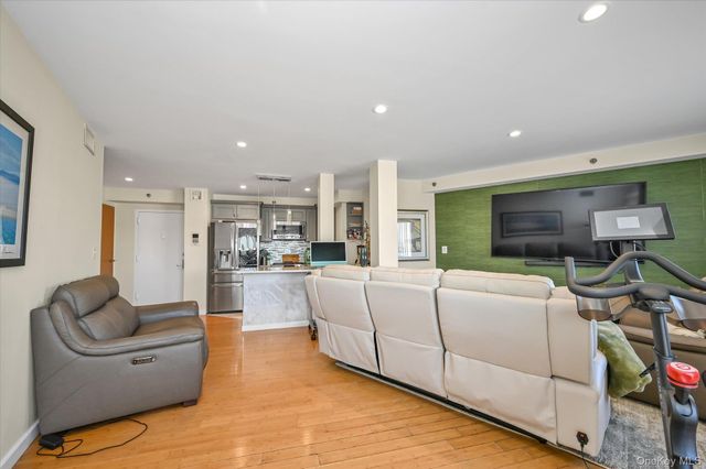 81-14 Queens Boulevard PH6C, Elmhurst, NY 11373