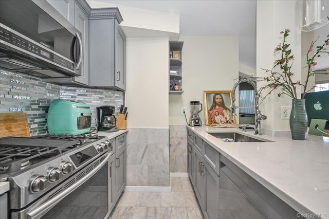 81-14 Queens Boulevard PH6C, Elmhurst, NY 11373