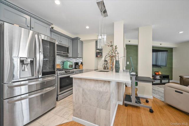 81-14 Queens Boulevard PH6C, Elmhurst, NY 11373