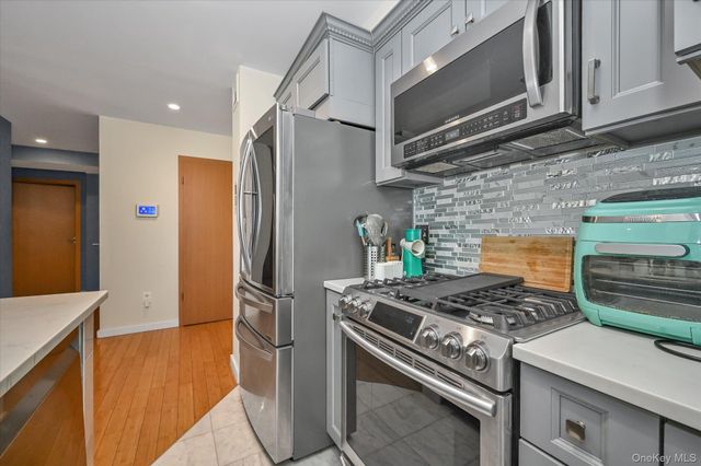81-14 Queens Boulevard PH6C, Elmhurst, NY 11373