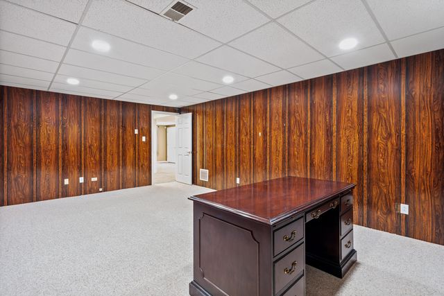 1401 Peachtree Drive, Valparaiso, IN 46383