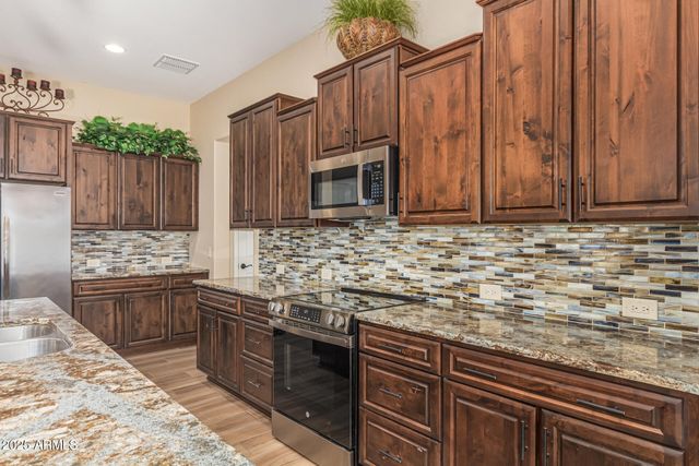 16937 W HOLLY Street, Goodyear, AZ 85395