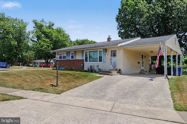 5 SHIRLEY DR, Middletown, PA 17057