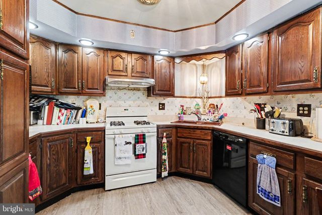 5 SHIRLEY DR, Middletown, PA 17057