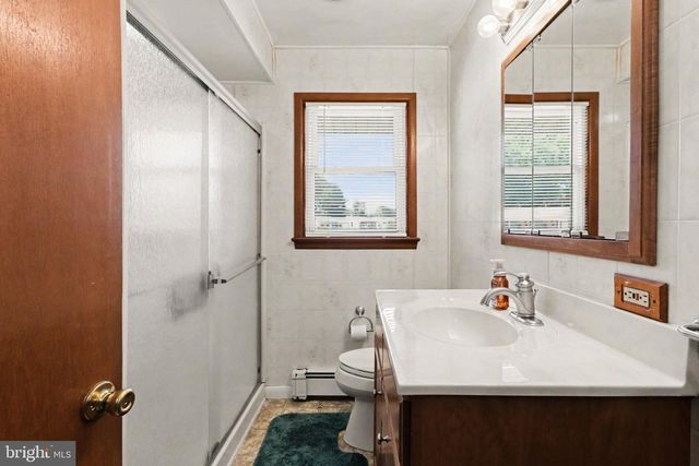 5 SHIRLEY DR, Middletown, PA 17057
