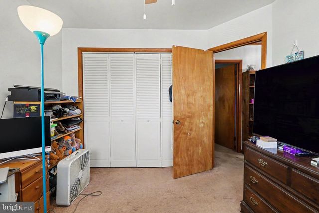 5 SHIRLEY DR, Middletown, PA 17057