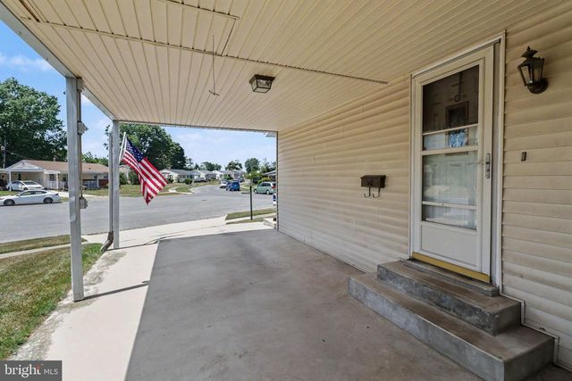 5 SHIRLEY DR, Middletown, PA 17057