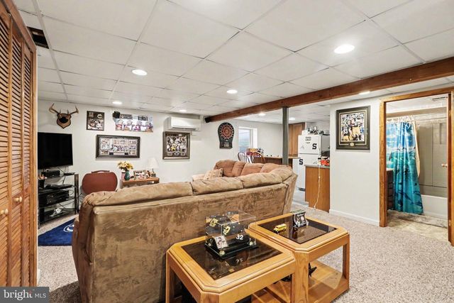5 SHIRLEY DR, Middletown, PA 17057