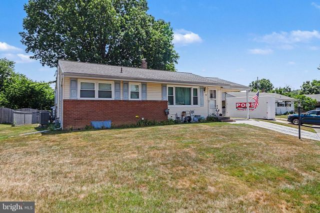 5 SHIRLEY DR, Middletown, PA 17057