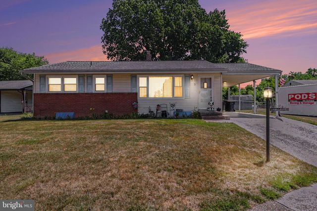 5 SHIRLEY DR, Middletown, PA 17057