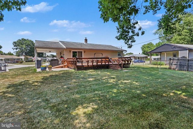 5 SHIRLEY DR, Middletown, PA 17057