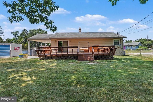5 SHIRLEY DR, Middletown, PA 17057