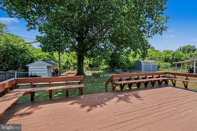 5 SHIRLEY DR, Middletown, PA 17057
