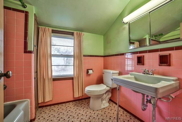 8639 Griffon Avenue, Niagara Falls, NY 14304