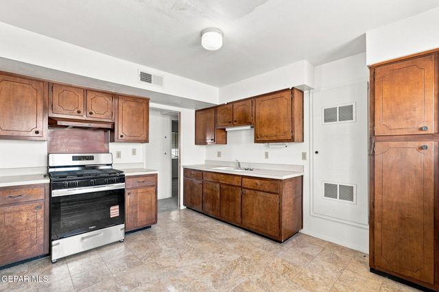 300 VISTA BONITA Street, El Paso, TX 79912