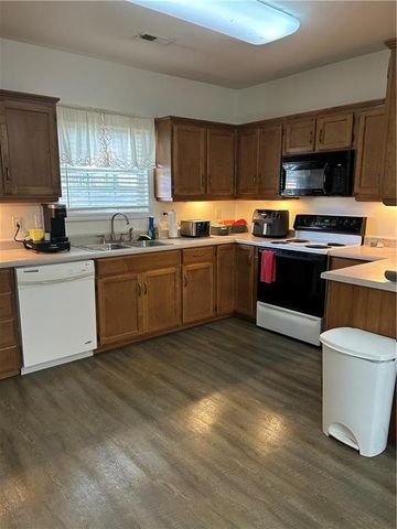 524 Walnut Street, Leavenworth, KS 66048