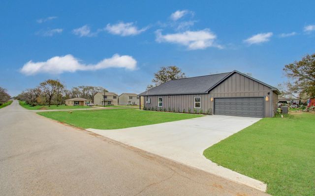 211 19th Street, Hempstead, TX 77445