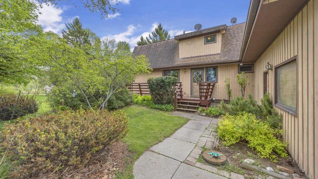 W438 Clement CIRCLE, Campbellsport, WI 53010
