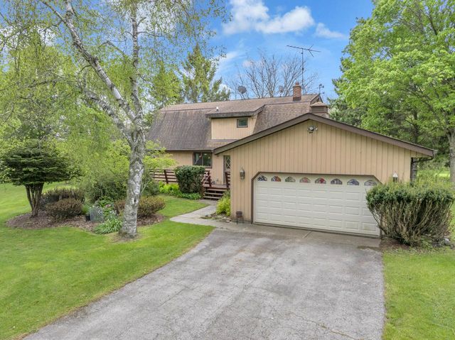 W438 Clement CIRCLE, Campbellsport, WI 53010