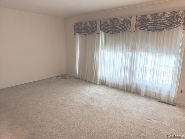 5374 Torrey Road, Flint, MI 48507