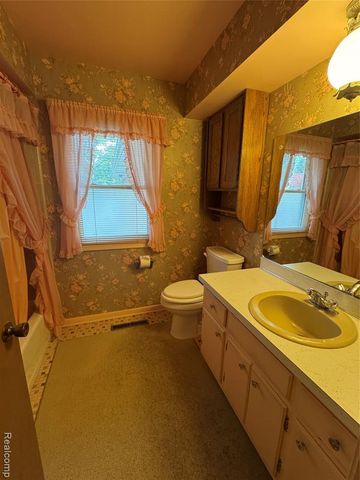 5374 Torrey Road, Flint, MI 48507