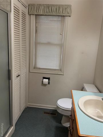 5374 Torrey Road, Flint, MI 48507