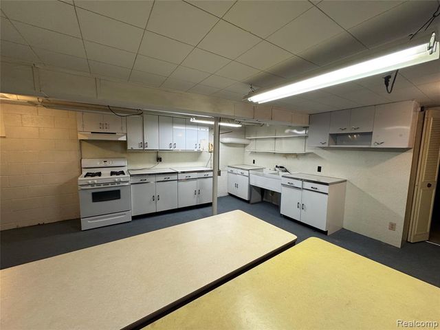 5374 Torrey Road, Flint, MI 48507