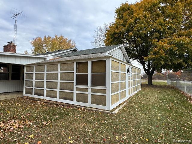 5374 Torrey Road, Flint, MI 48507