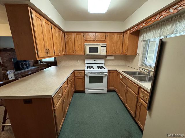 5374 Torrey Road, Flint, MI 48507