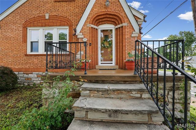 9058 Rosemary Avenue, St Louis, MO 63123